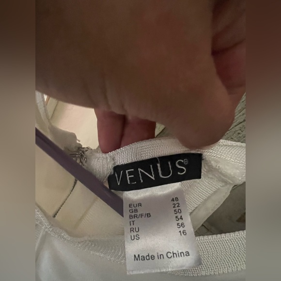 Size 16 white dress (no stains) - Picture 6 of 6